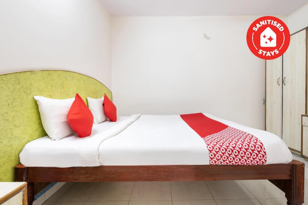Oyo 16123 Chandana Deluxe Бангалор Екстериор снимка