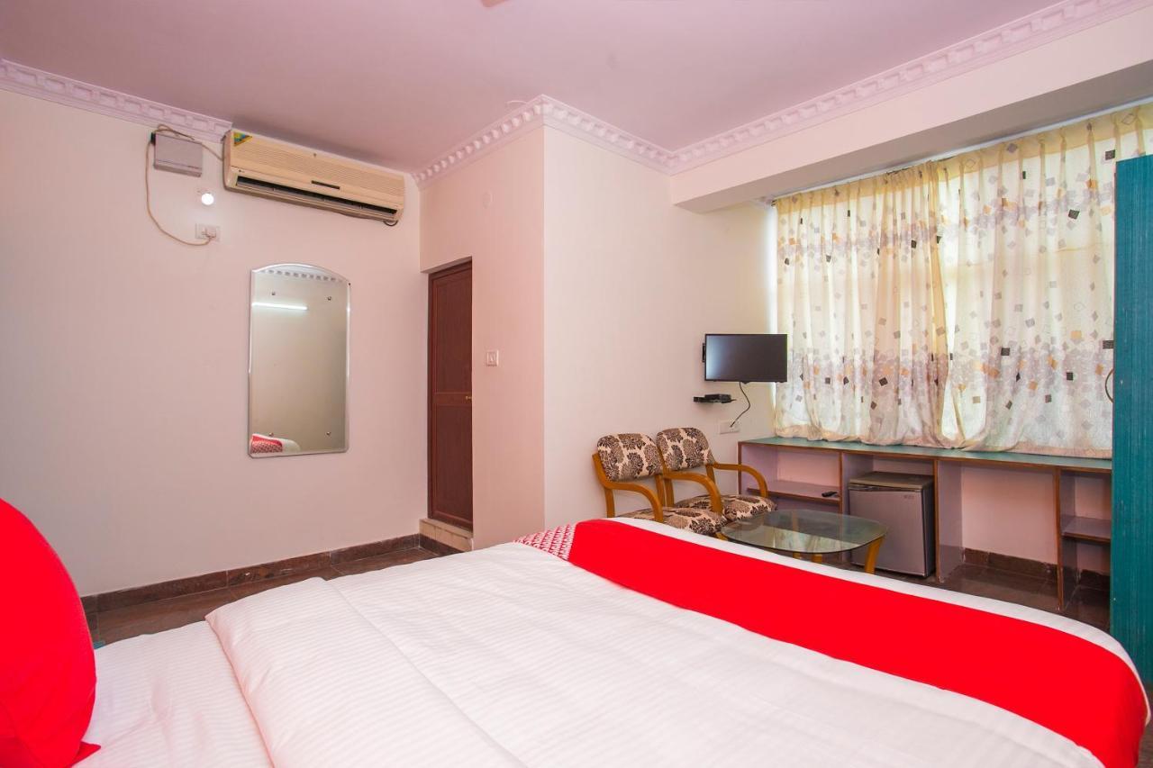 Oyo 16123 Chandana Deluxe Бангалор Екстериор снимка