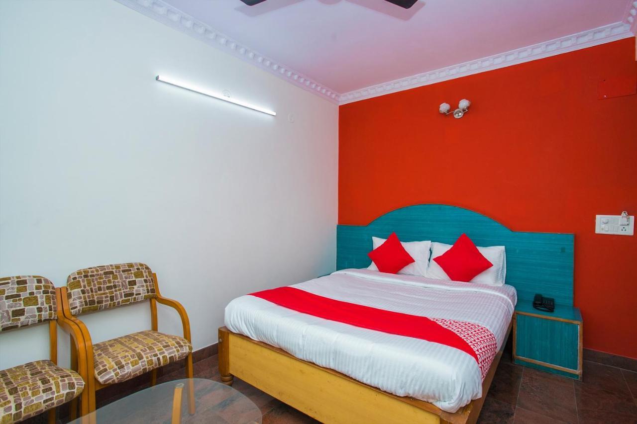 Oyo 16123 Chandana Deluxe Бангалор Екстериор снимка