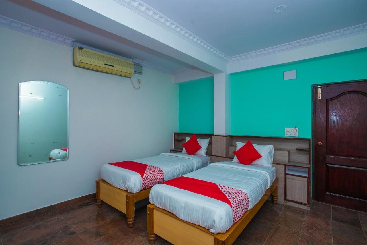 Oyo 16123 Chandana Deluxe Бангалор Екстериор снимка